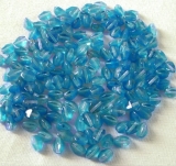 50 Stück - pinched beads - cr. hellblau