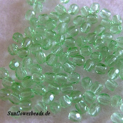 50 Stück - 3 mm Glasschliffperlen - light peridot