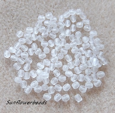 100 St. Glasschliffperlen 3 mm-crystal matt