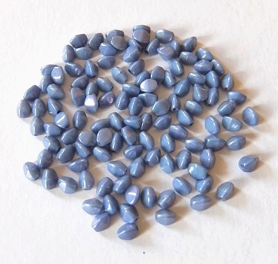 50 Stück - pinch beads - chalk blue lüster